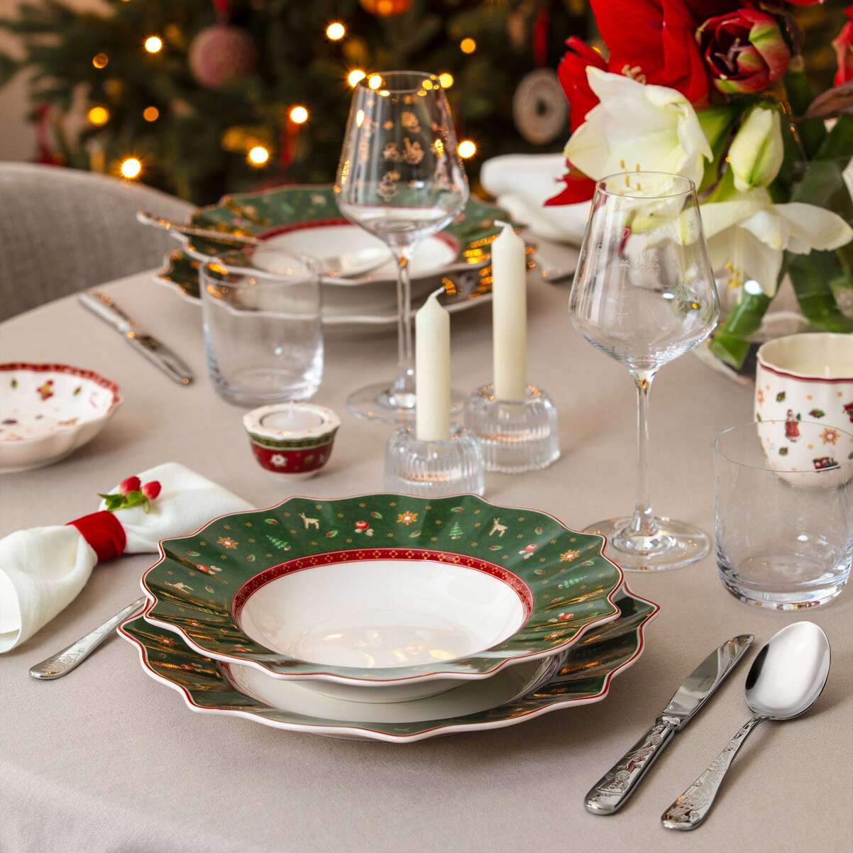 Villeroy & Boch Toy's Delight 18-teiliges Weihnachts-Porzellan-Geschirrset