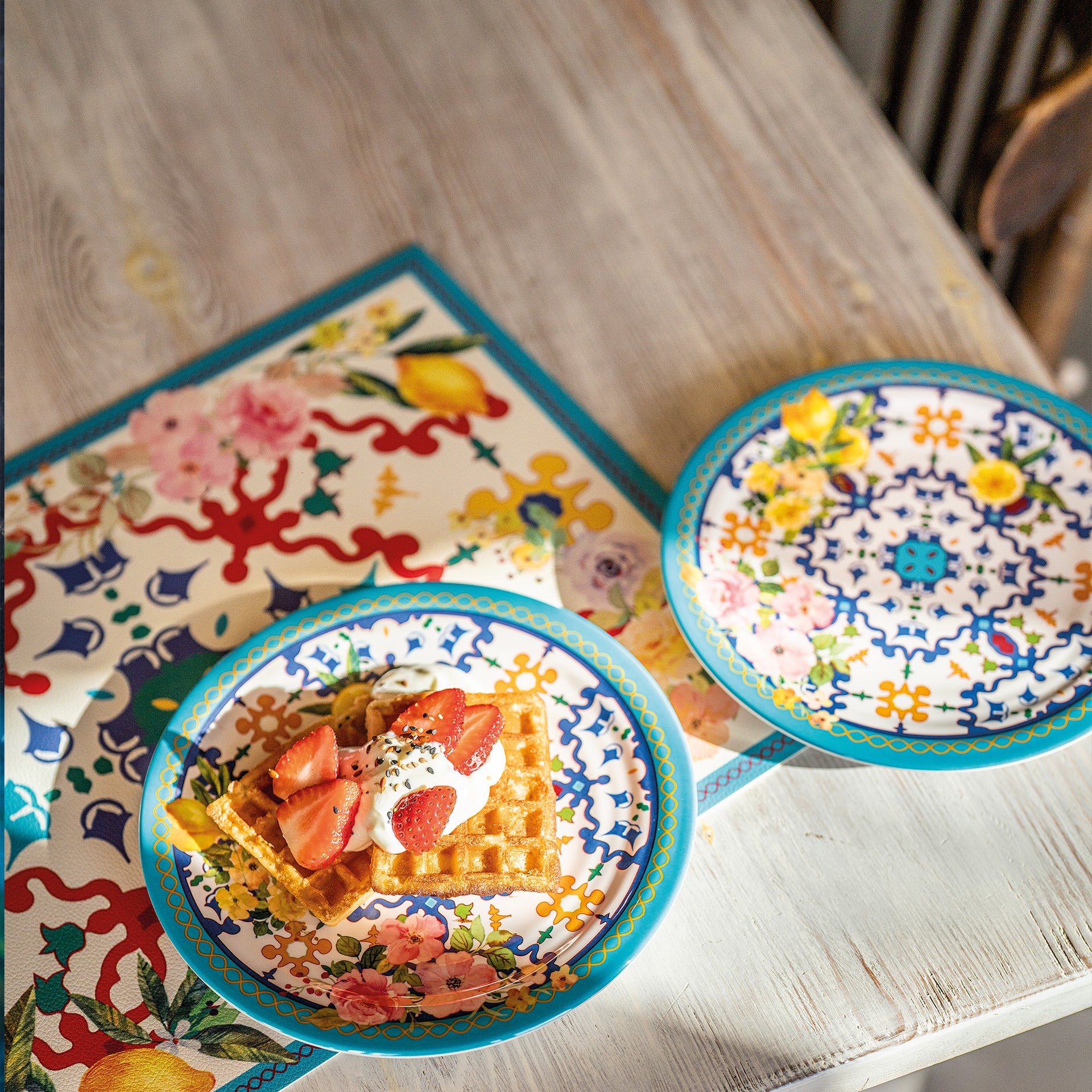 Guzzini 18-teiliges Melamin-Geschirrset mit Blumen- und Zitronenmotiv