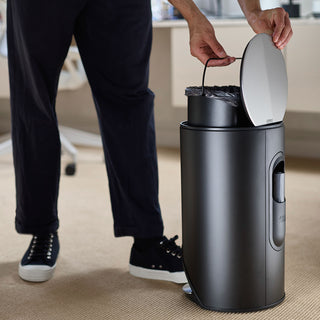 Joseph Joseph Arc™ 10L Cestino a Pedale Nero Opaco Easy-push