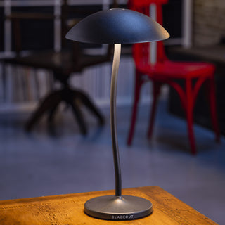 Lámpara de mesa con vástago inalámbrico recargable Blackout negra