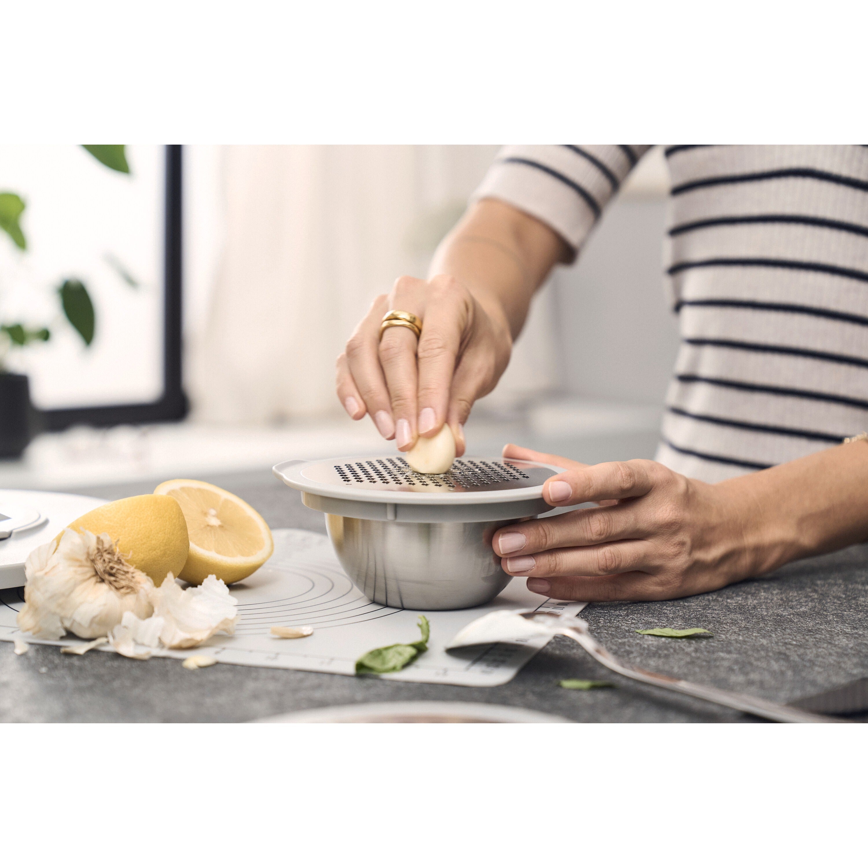 Set Accessori ZWILLING Fresh & Save - 5 Pezzi Per Ciotole: Grattugia, Paraschizzi, Tappetino Silicone