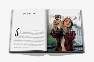 Assouline Libro The Classics Collection Emily in Paris The Fashion Guide