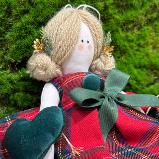 Muñeca Sara's Idea con vestido escocés Alt. 20 cm