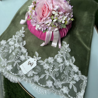 Puf Fiori Di Lena de terciopelo rosa con rosas y hortensias