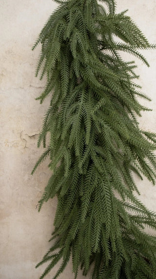 Girlande aus Kiefernholz Patrick total PE von Salvatore Izzo 270 cm