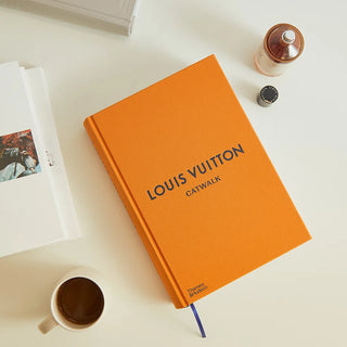 Libro de pasarela Thames &amp; Hudson Louis Vuitton