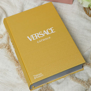 Pasarela Thames &amp; Hudson Book Versace