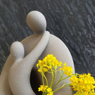 Lineasette Two-tone Maternity Sculpture in Stoneware H17 cm