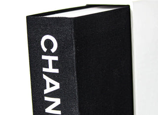 Ippocampo Edizioni Libro Chanel le campagne di Karl Lagerfeld