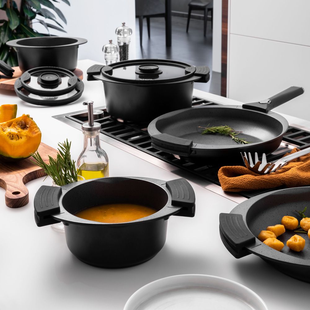 Tognana Avantspace, Padella 2 manici 24 cm, alluminio, nero : :  Casa e cucina